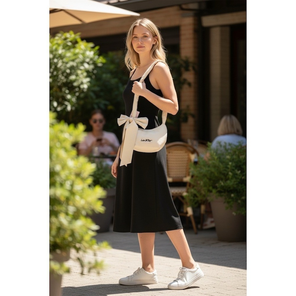Luv‎ Betsey Betsey Johnson Small Crescent Hobo Shoulder Bag Cream Bow Zip vegan